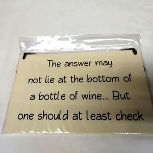 Cute hanging wall plate.  5 2/8" × 8 1/2".